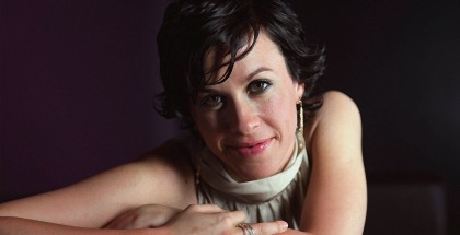 alanis_morissette_1920_1200_dec192009