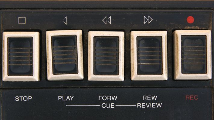 THEATRE REVIEW: Analog.Ue